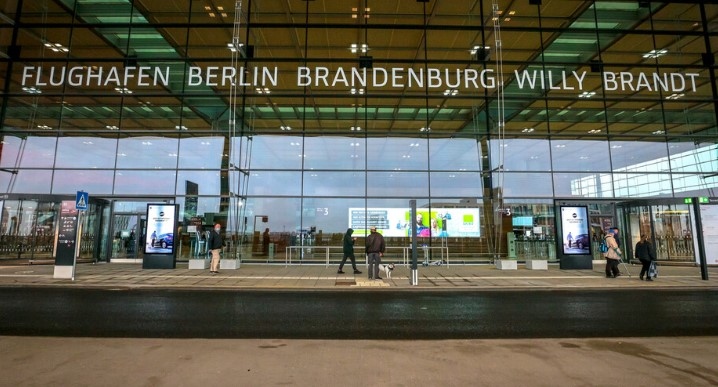 Всички пътнически полети от или за берлинското летище Бранденбург днес